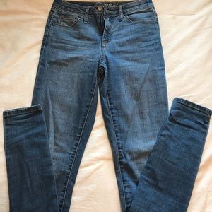 Universal Thread Jeans size 2/26 Long